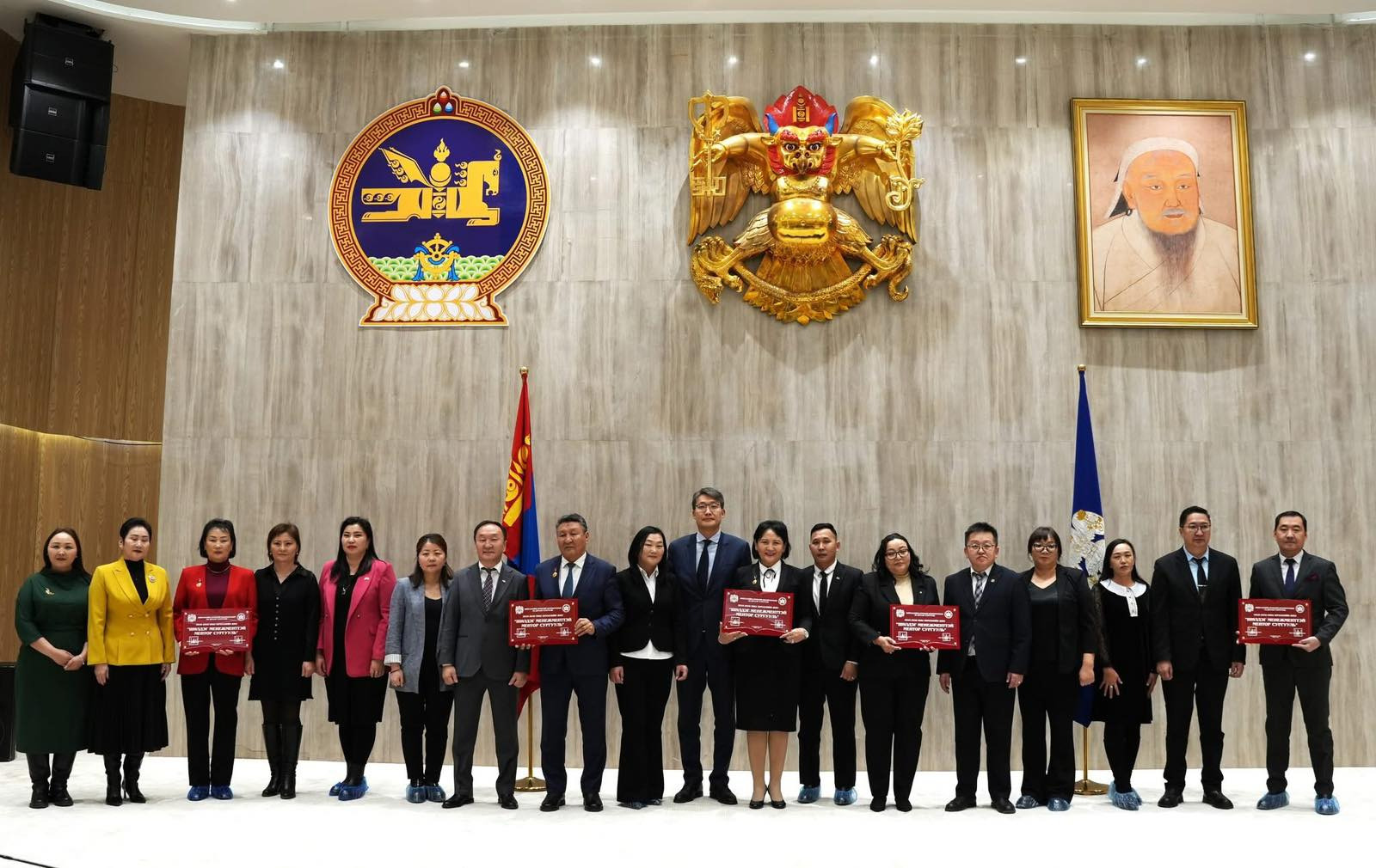 Нийслэлийн шилдэг менежменттэй ментор сургууль, цэцэрлэгт индексийн урамшуулал олгов